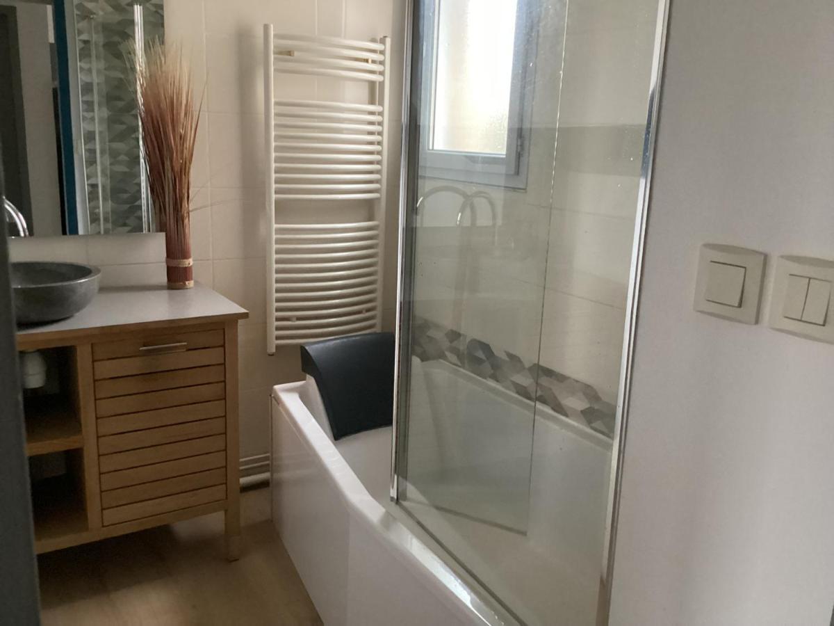 Joli Appartement 50 M2 Classe 3 Etoiles Avec Terrasse Et Jardin La Rochelle  Buitenkant foto